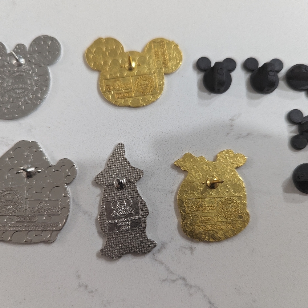 Lot of 5 New Tradeable Disney Pins Halloween with Backs - Picture 3 of 4